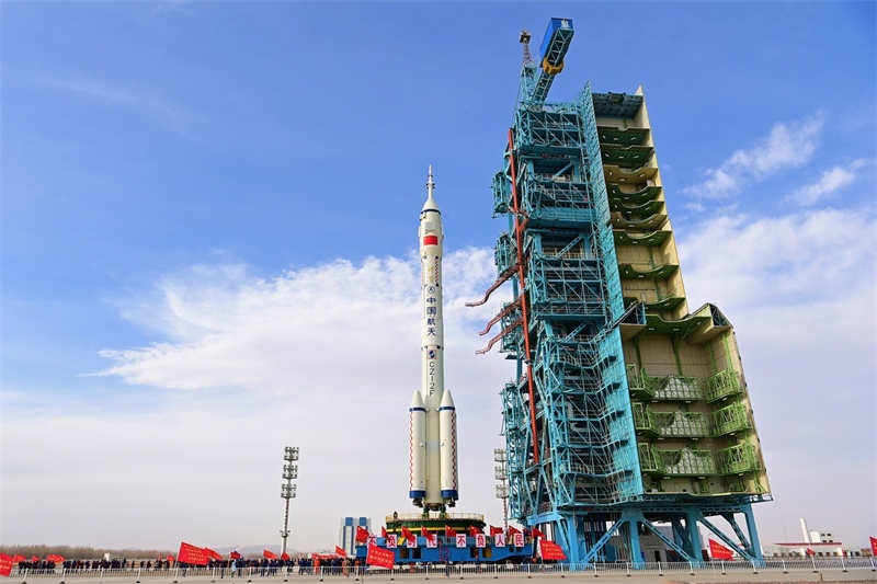 China lança espaçonave da missão Shenzhou-15