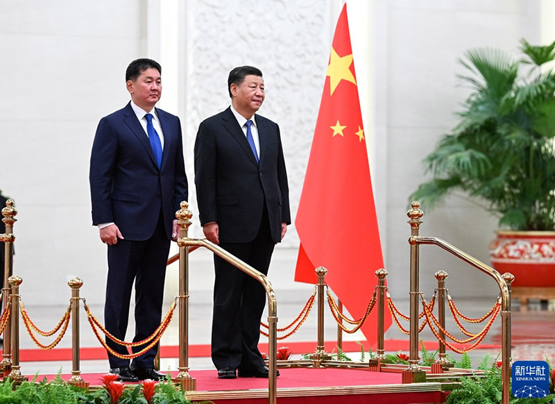 Xi Jinping se reúne com presidente da Mongólia