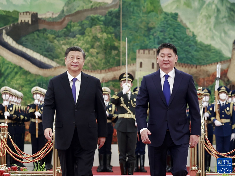 Xi Jinping se reúne com presidente da Mongólia