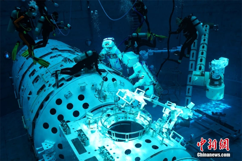 Galeria: imagens de treinamento de astronautas de Shenzhou-15  