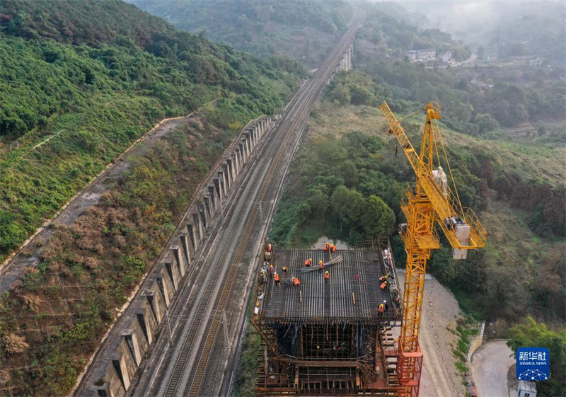 Construção de ferrovia de alta velocidade Chongqing-Kunming está em andamento
