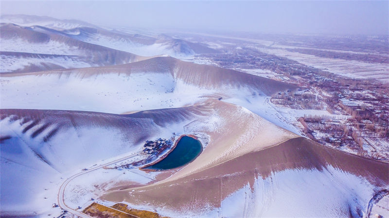 Galeria: paisagem pitoresca do lago Crescente após queda de neve