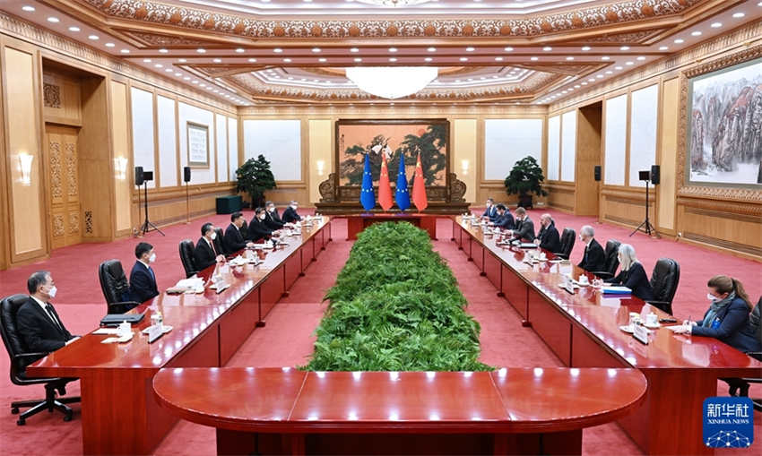 Xi Jinping realiza conversações com presidente do Conselho Europeu