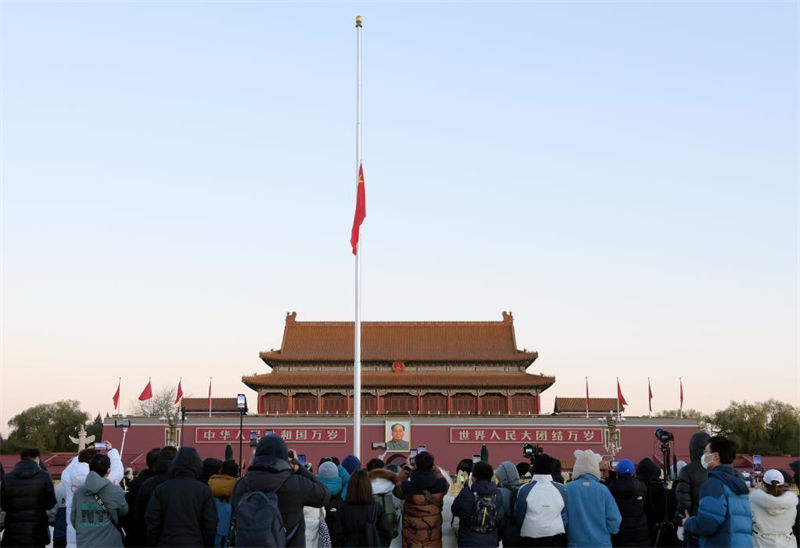 China hasteia bandeira a meio mastro em tributo à morte de Jiang Zemin  