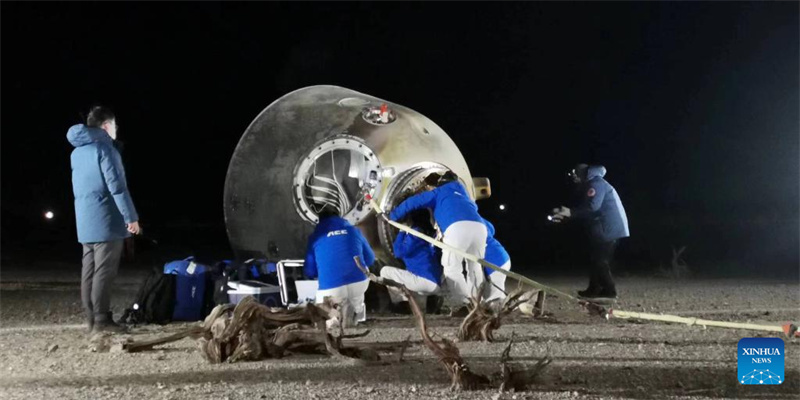 Astronautas da missão Shenzhou-14 regressam em segurança