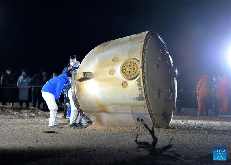 Astronautas da missão Shenzhou-14 regressam em segurança