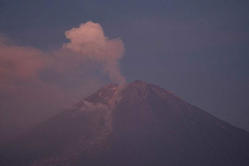 Indonésia: vulcão Semeru explode violentamente