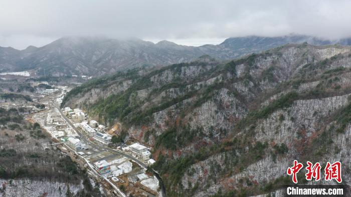 Galeria: montanha Dabieshan recebe primeira queda de neve