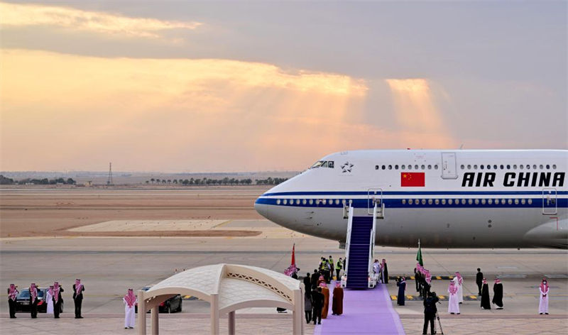 Xi Jinping chega a Riad para Cúpula China-Estados Árabes, cúpula China-CCG e visita de Estado