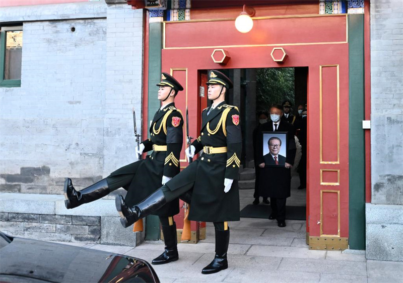 Cinzas de Jiang Zemin espalhadas no mar