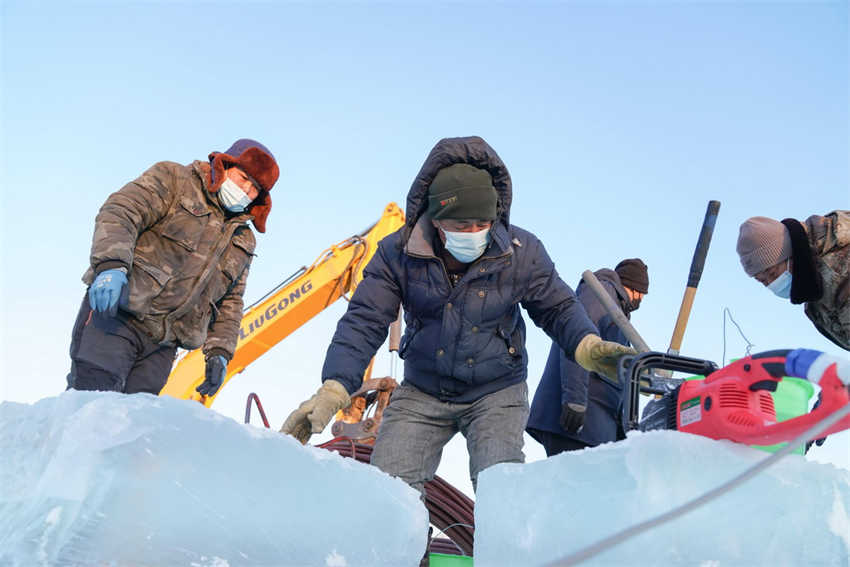 Heilongjiang: construção do Parque Temático Mundo de Gelo e Neve em Harbin está em andamento