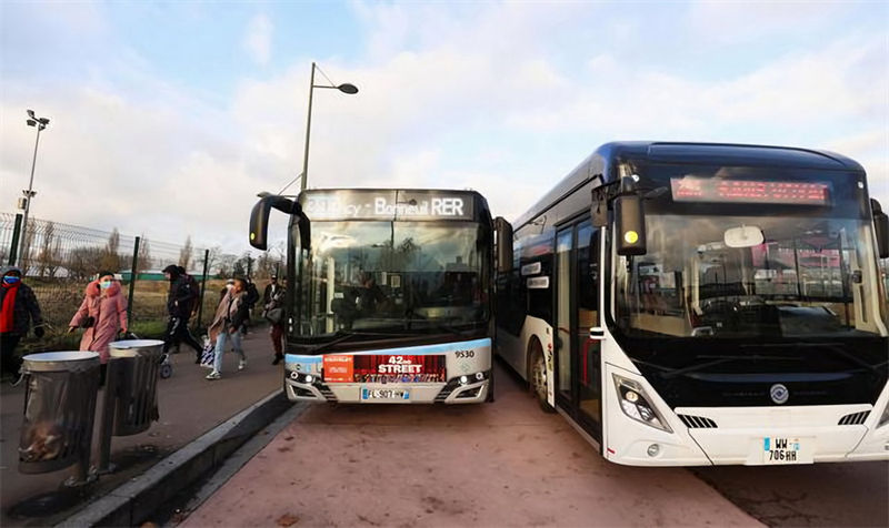 Ônibus autônomo criado por empresa chinesa entrará em funcionamento na França