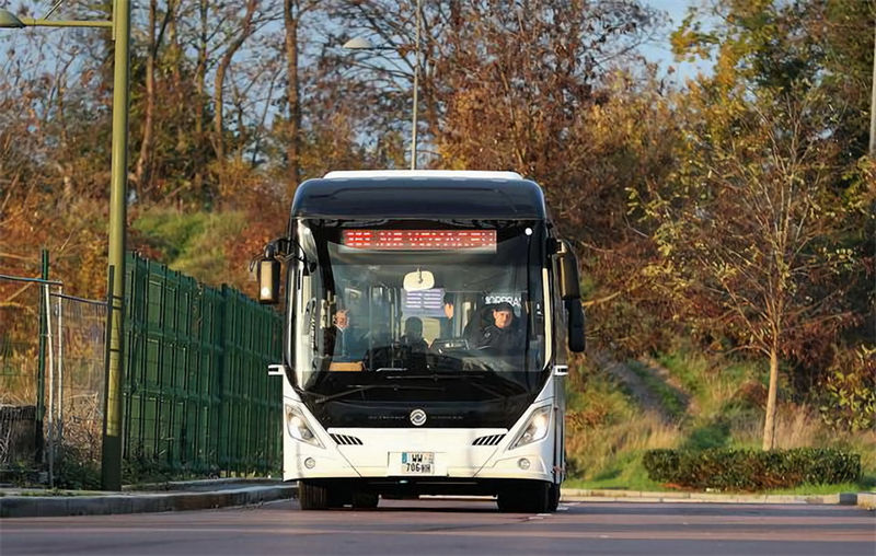 Ônibus autônomo criado por empresa chinesa entrará em funcionamento na França