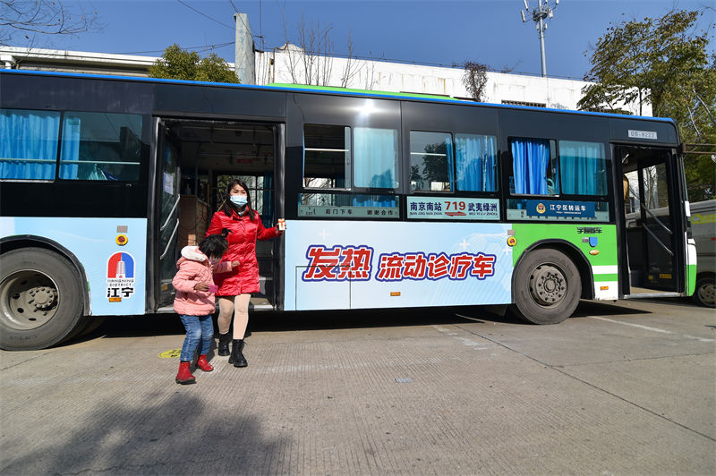 Jiangsu: veículos móveis fornecem tratamento médico ao público 