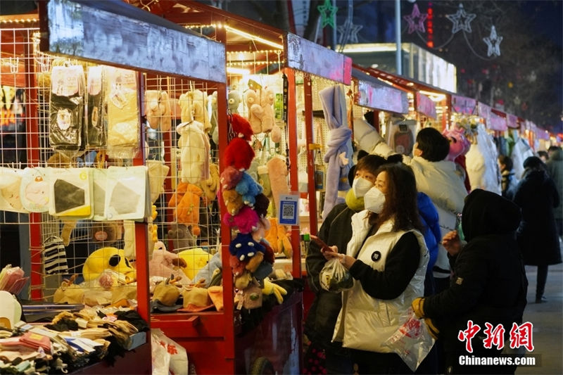 Atmosfera do mercado noturno de Lanzhou se reanima gradualmente