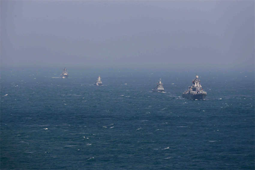 China e Rússia realizam exercício naval conjunto