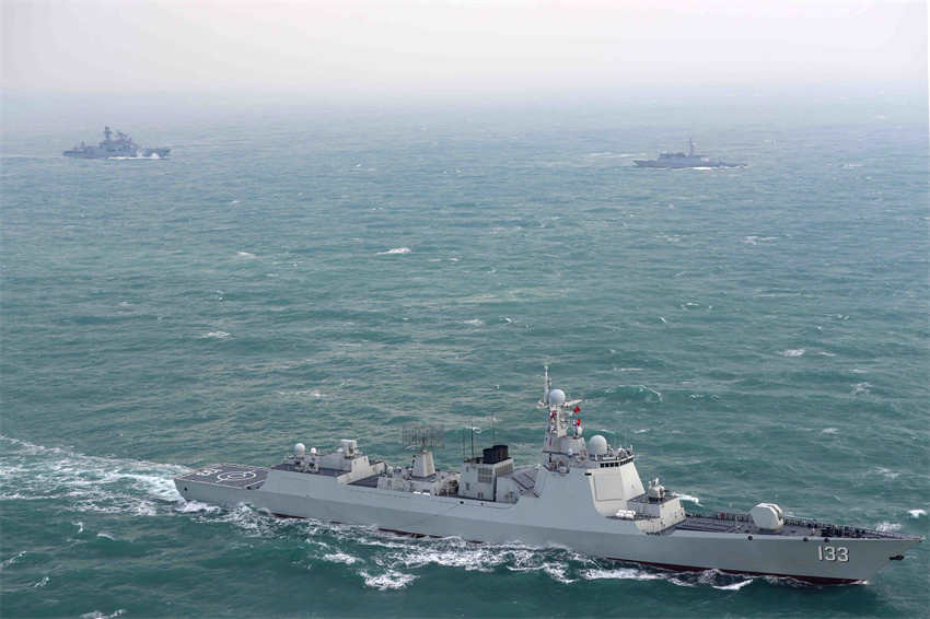 China e Rússia realizam exercício naval conjunto