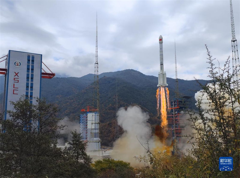 China lança satélite de experimentos espaciais com sucesso
