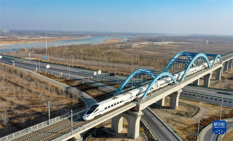 Nova ferrovia de alta velocidade entra em operação no noroeste da China