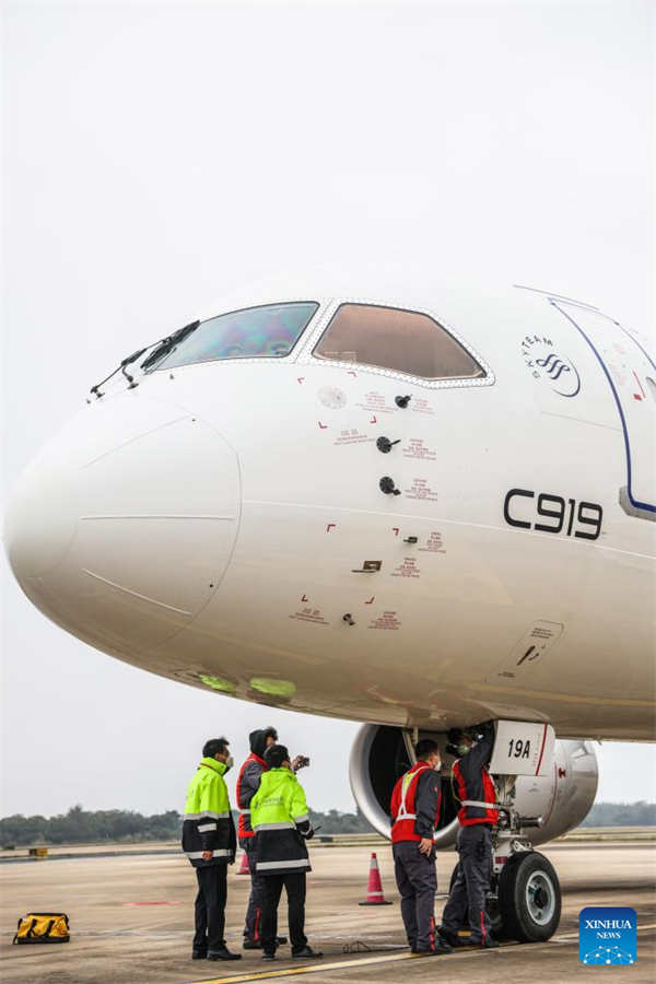 Jato C919 da China aterrissa no Aeroporto Internacional de Meilan em Haikou como etapa de validação