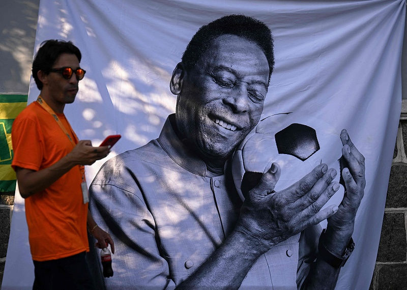 Brasil: velório de Pelé é realizado no estádio do Santos FC