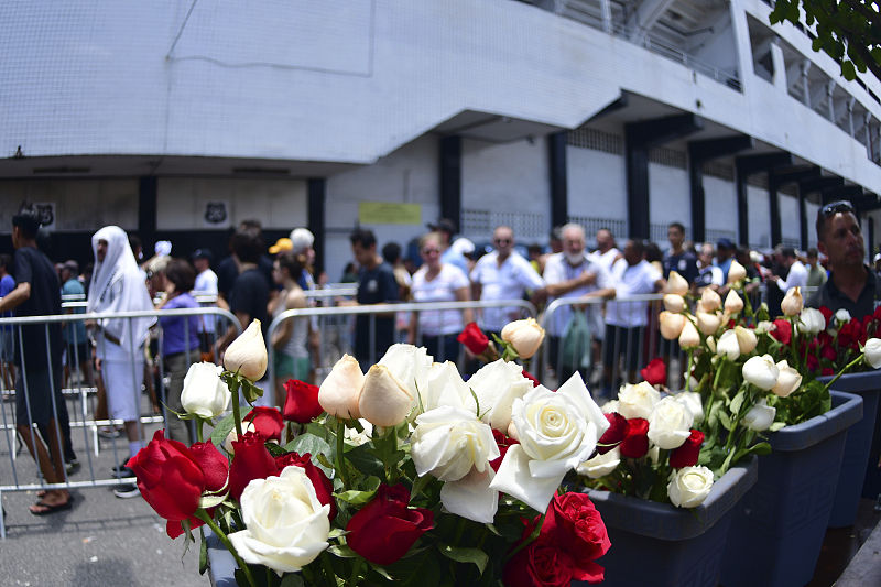 Brasil: velório de Pelé é realizado no estádio do Santos FC