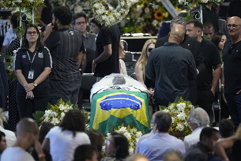 Brasil: velório de Pelé é realizado no estádio do Santos FC