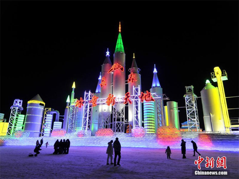 Jilin: esculturas de gelo encantadoras atraem muitas pessoas