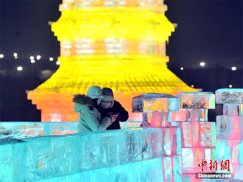 Jilin: esculturas de gelo encantadoras atraem muitas pessoas