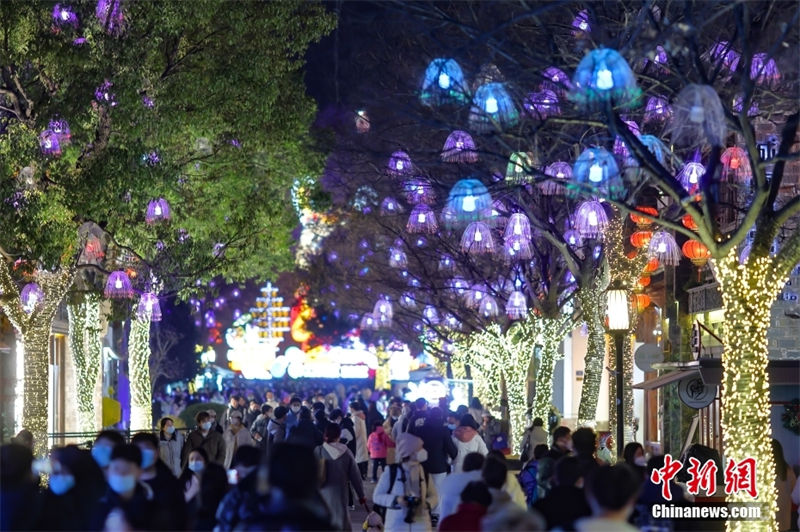 Nanjing se prepara para celebrar o Ano Novo Chinês com lanternas decoradas