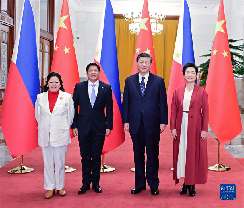 Xi Jinping se reúne com presidente filipino