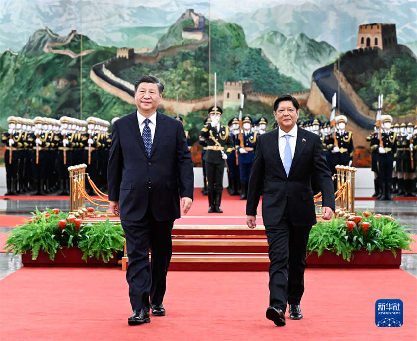 Xi Jinping se reúne com presidente filipino