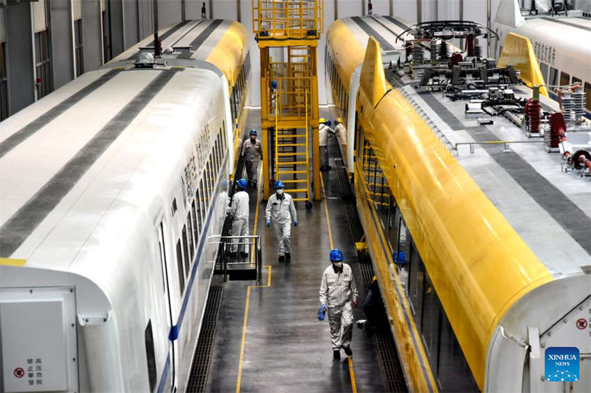 Trens-bala passam por revisão em Qingdao para garantir operações durante pico do Festival da Primavera