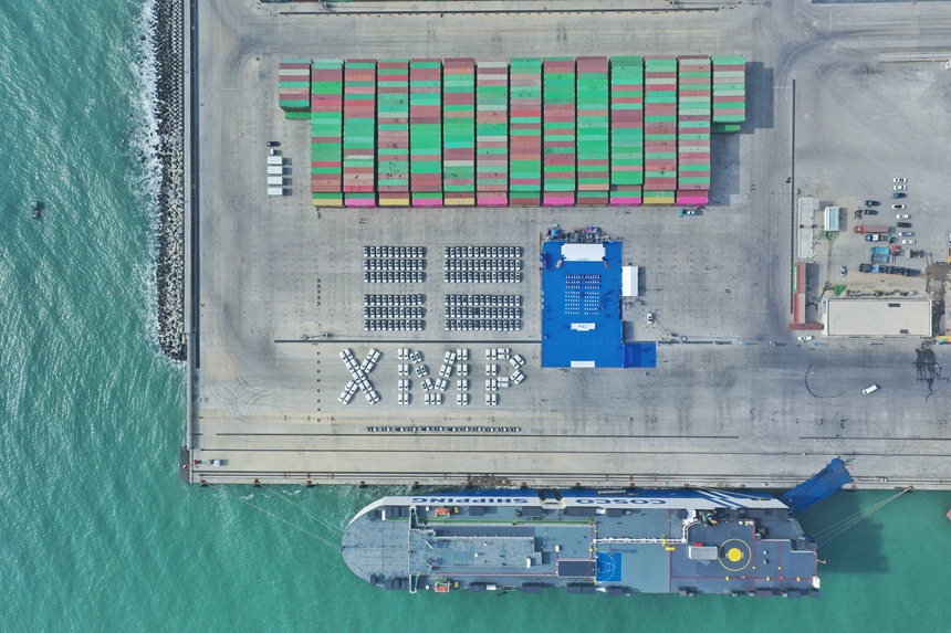 Primeira carga de automóveis para comércio exterior de Shenzhen é colocada a bordo do navio ro-ro
