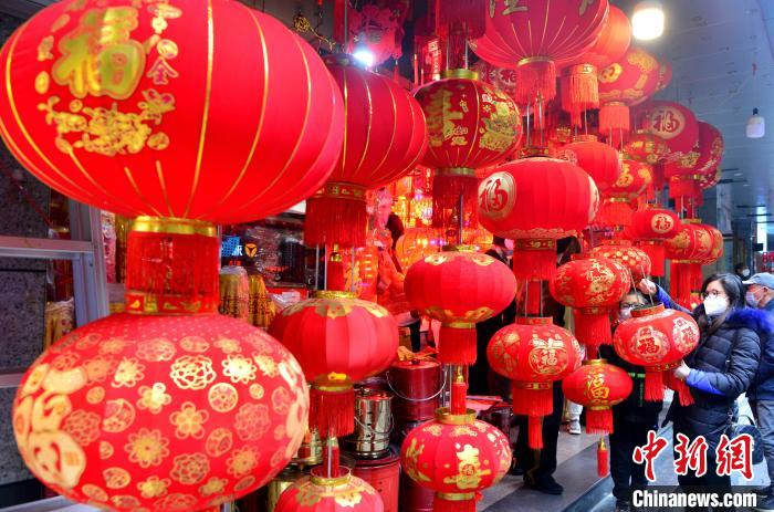 Ornamentos festivais são populares com aproximação do Ano Novo Chinês