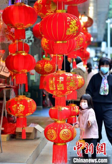 Ornamentos festivais são populares com aproximação do Ano Novo Chinês