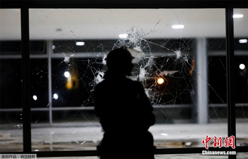 Galeria: Congresso brasileiro e outras instituições após ataques