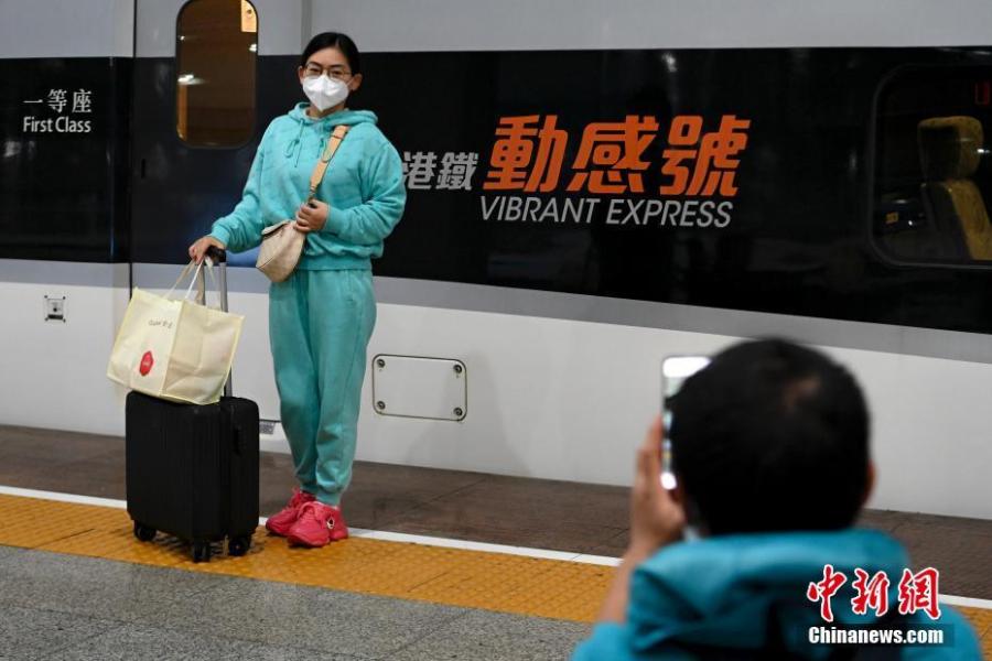 Trem-bala Guangzhou-Shenzhen-Hong Kong realiza operação experimental