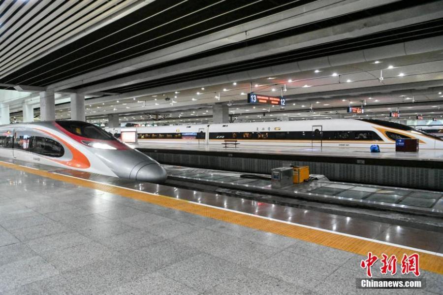 Trem-bala Guangzhou-Shenzhen-Hong Kong realiza operação experimental