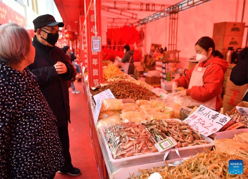 Principais mercados de compras em Shanxi estão imersos na atmosfera do Ano Novo Chinês