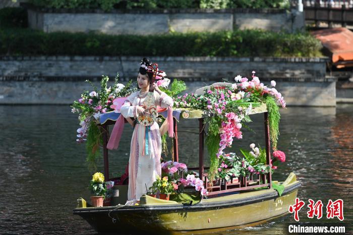 Evento cultural mercado de flores na água é iniciado em Guangzhou