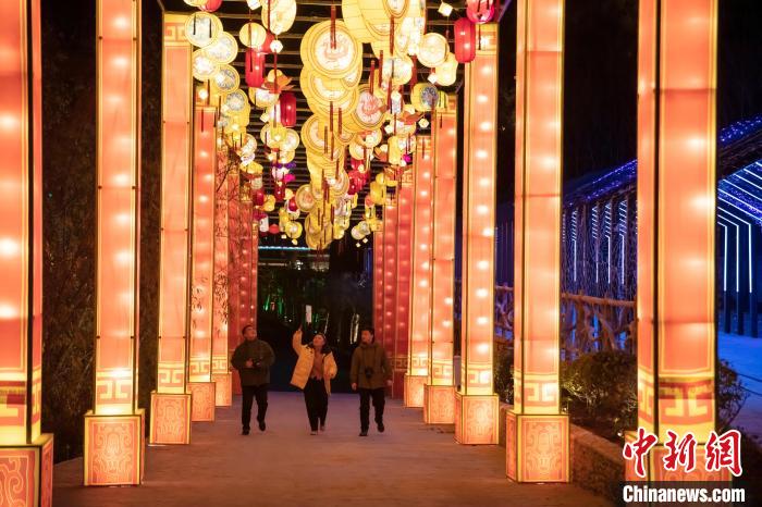 Guizhou: show de lanternas dá boas-vindas ao Ano Novo Chinês