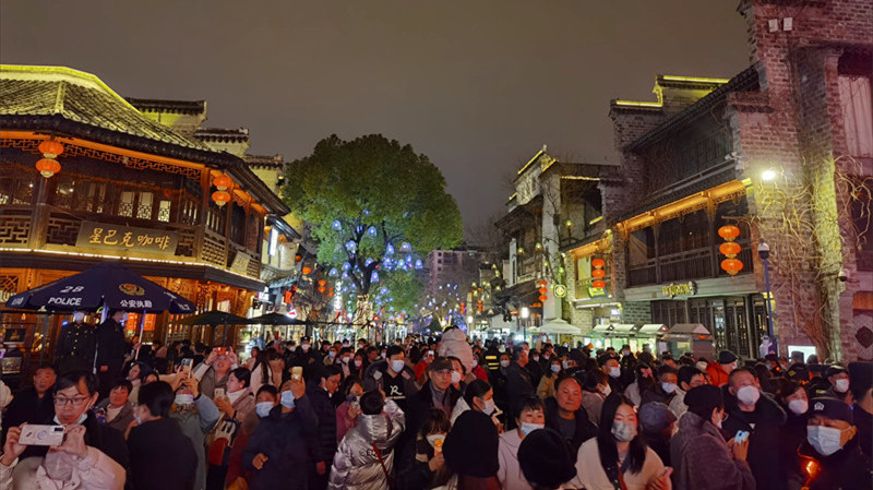 Chineses celebram o Festival da Primavera em todo o país

