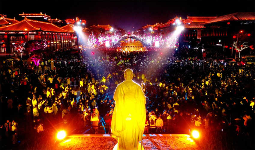 Galeria: Vista aérea de luzes e lanternas em Xi'an