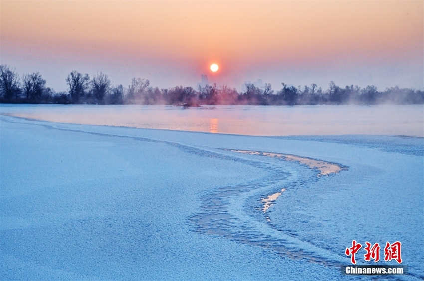 Galeria: paisagem no rio Songhua decorada com flores congeladas