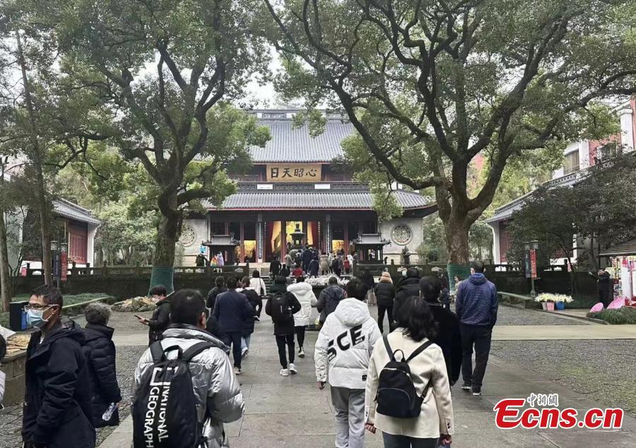 Novo filme de Zhang Yimou traz 50.000 turistas ao Templo Yue Fei em Hangzhou