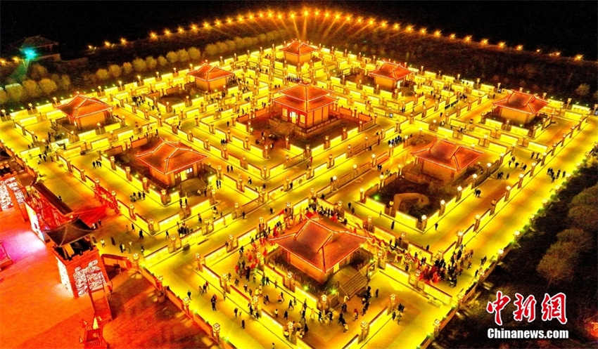 Gansu: maior matriz de lanternas da China iluminada para receber Festival das Lanternas