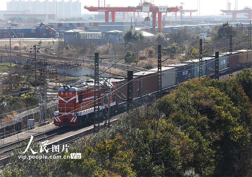 Yiwu: linha ferroviária China-Europa registra aumento de circulação de 172.1%