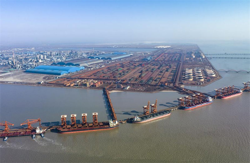 China: movimentação de mercadorias no porto de Tangshan ascende ao segundo lugar mundial