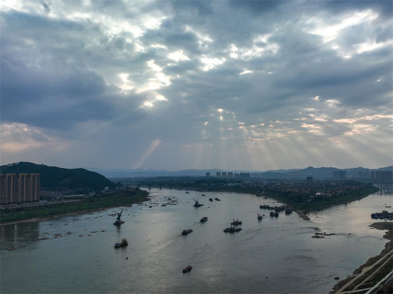 Guangxi: chegada da primavera coincide com intenso transporte de mercadorias